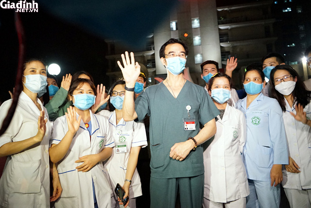 Sau gỡ bỏ lệnh phong tỏa, Bệnh viện Bạch Mai làm gì để đảm bảo an toàn cho người bệnh và các nhân viên y tế? - Ảnh 5.